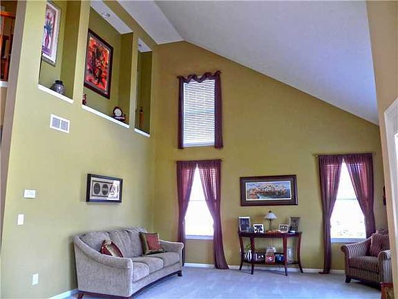 5th image of 8808 Oakshire Dr