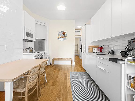 3rd image of 453 W 54th St APT 4B