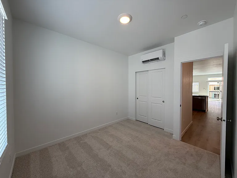 All bedroom with AC and heating