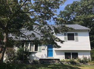 16 Lake Park St, Ronkonkoma, NY 11779