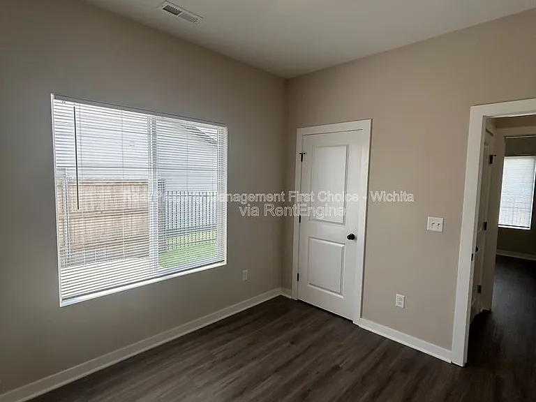 1736 E Decarsky Ct — Photo 24