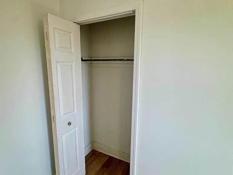 140 Grove Ave — Photo 3