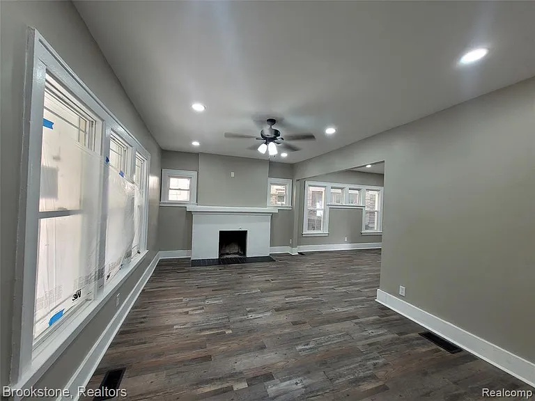 3241 Lawrence St — Photo 4