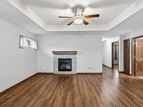 3rd image of 562 Meadow Oak Cir