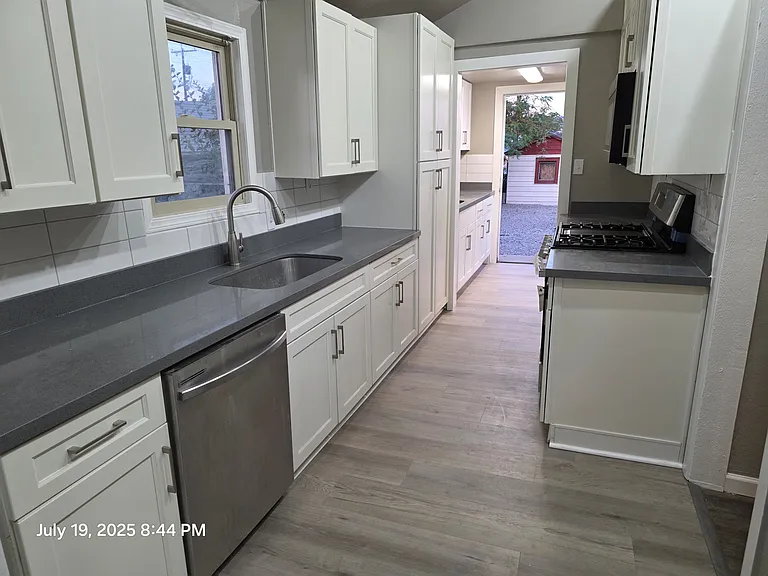 911 Walker Ave — Photo 11