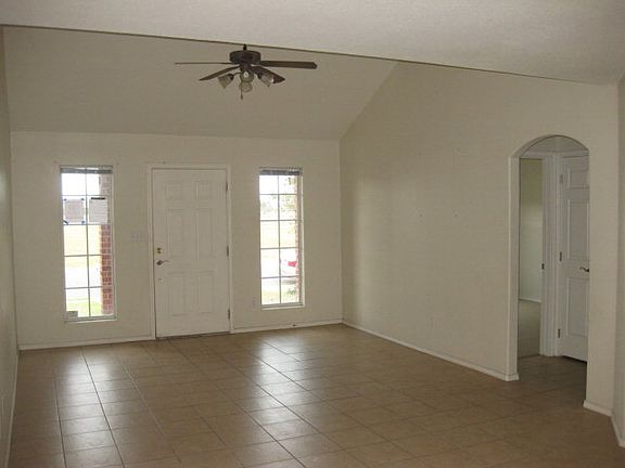 5th image of 723 San Martin St