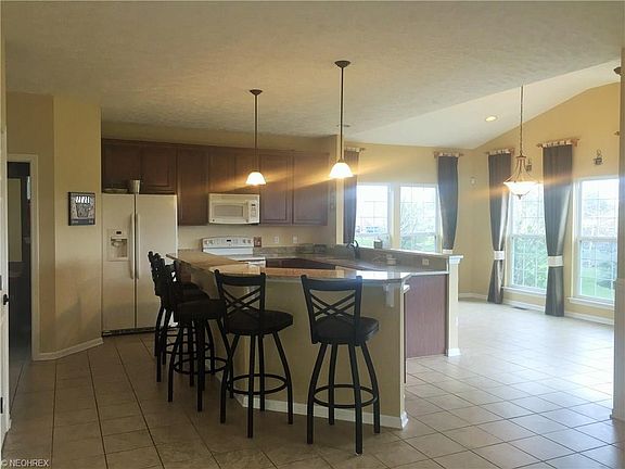 4th image of 3950 Courtyard Dr