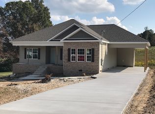 1040 Lewis Rd, Burns, TN 37029