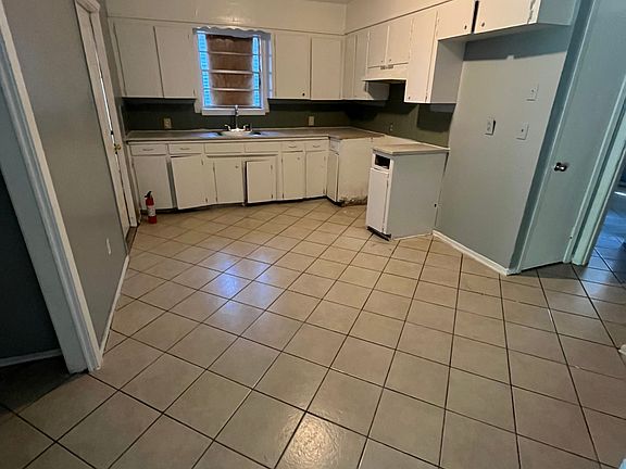 4th image of 547 Kemper St