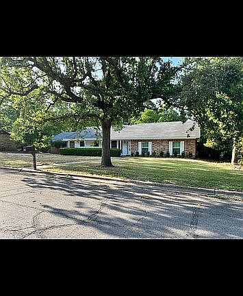 2nd image of 3113 Edgewood Ln