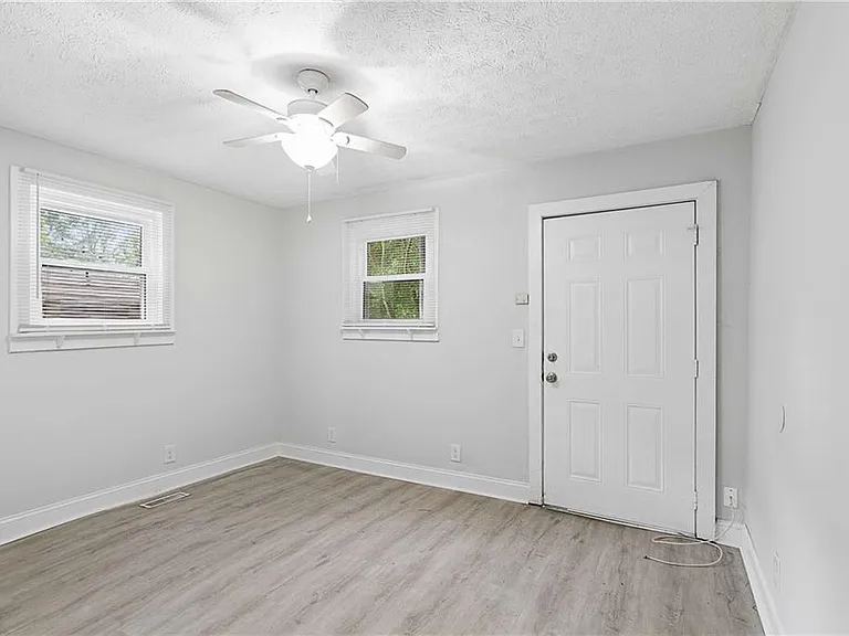 652 Bryan St SE #A — Photo 12