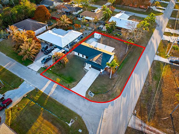 2nd image of 2202 SE Glover Street