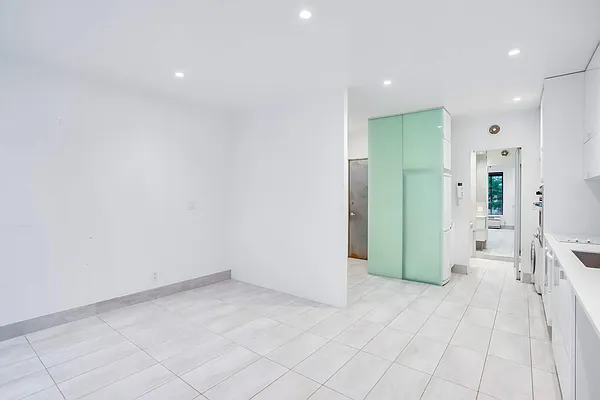 Rented by Compass | media 22