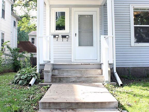 2nd image of 956 26th Ave NE
