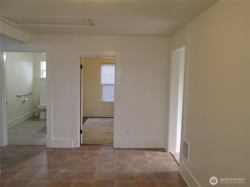 4th image of 110 E Hazel Avenue