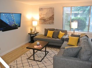 2252 N Indian Canyon Dr UNIT C, Palm Springs, CA 92262