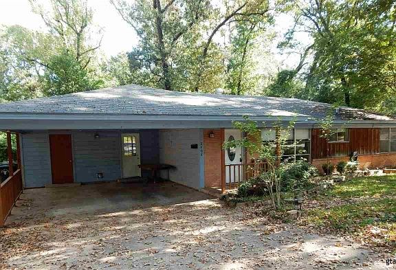 2nd image of 2408 Woodhaven Dr