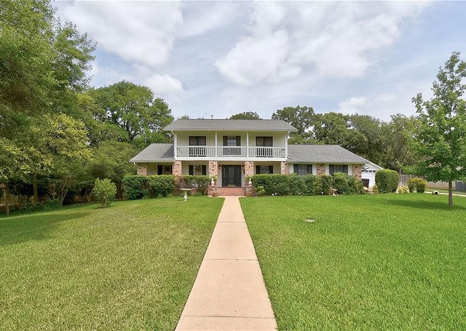 1st image of 4002 Chert Dr
