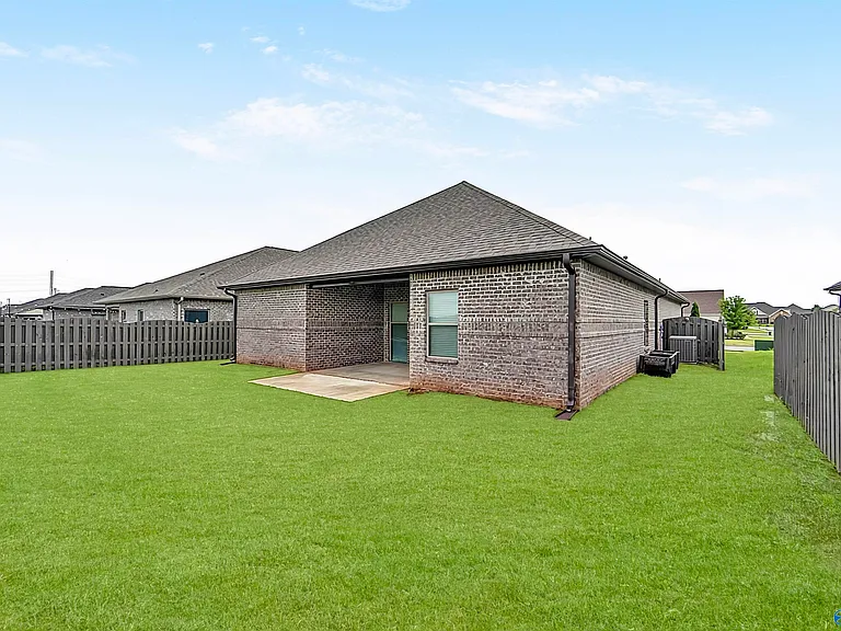 114 Hudson River Dr — Photo 6