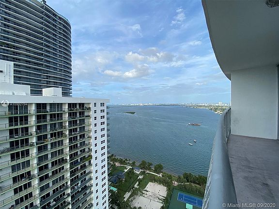 4th image of 1750 N Bayshore Dr APT 3705