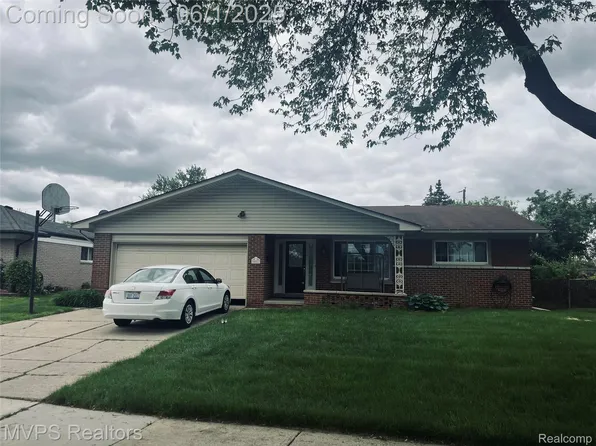 35517 Tina Dr, Sterling Heights, MI 48310