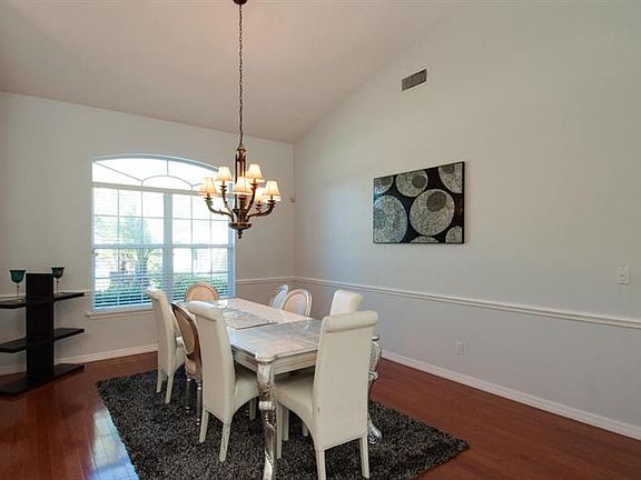 4th image of 8 Noblewoods Way