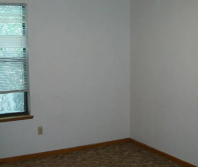 126 Hampton Dr — Photo 6