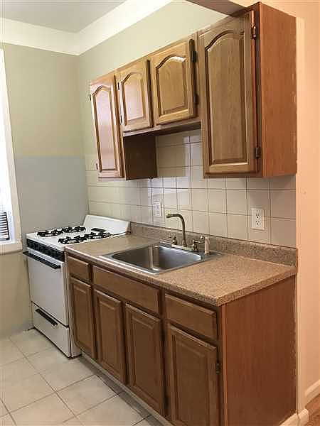 2nd image of 185 Bay 22 St #4
