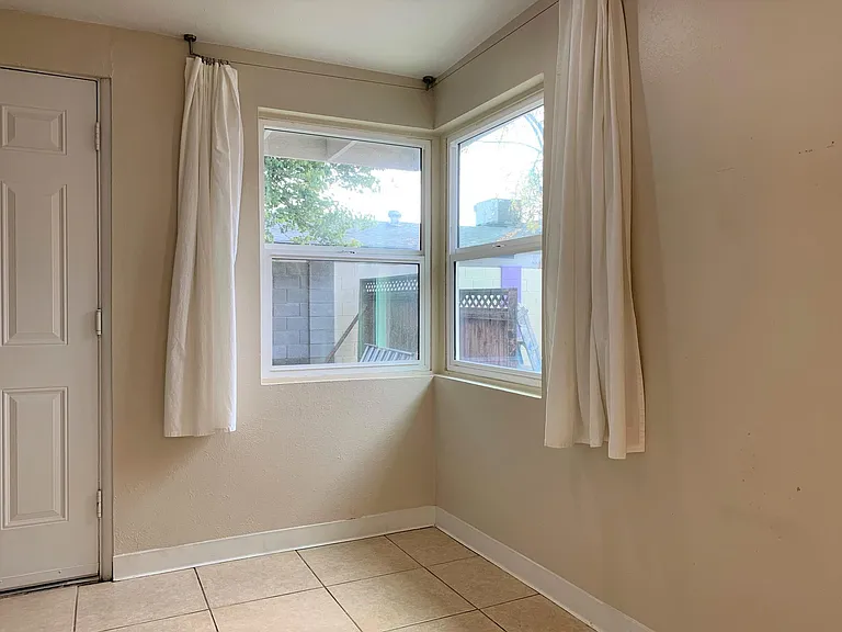 830 E Maryland Ave #3 — Photo 6
