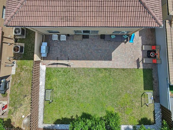 3rd image of 5053 Sancerre Cir