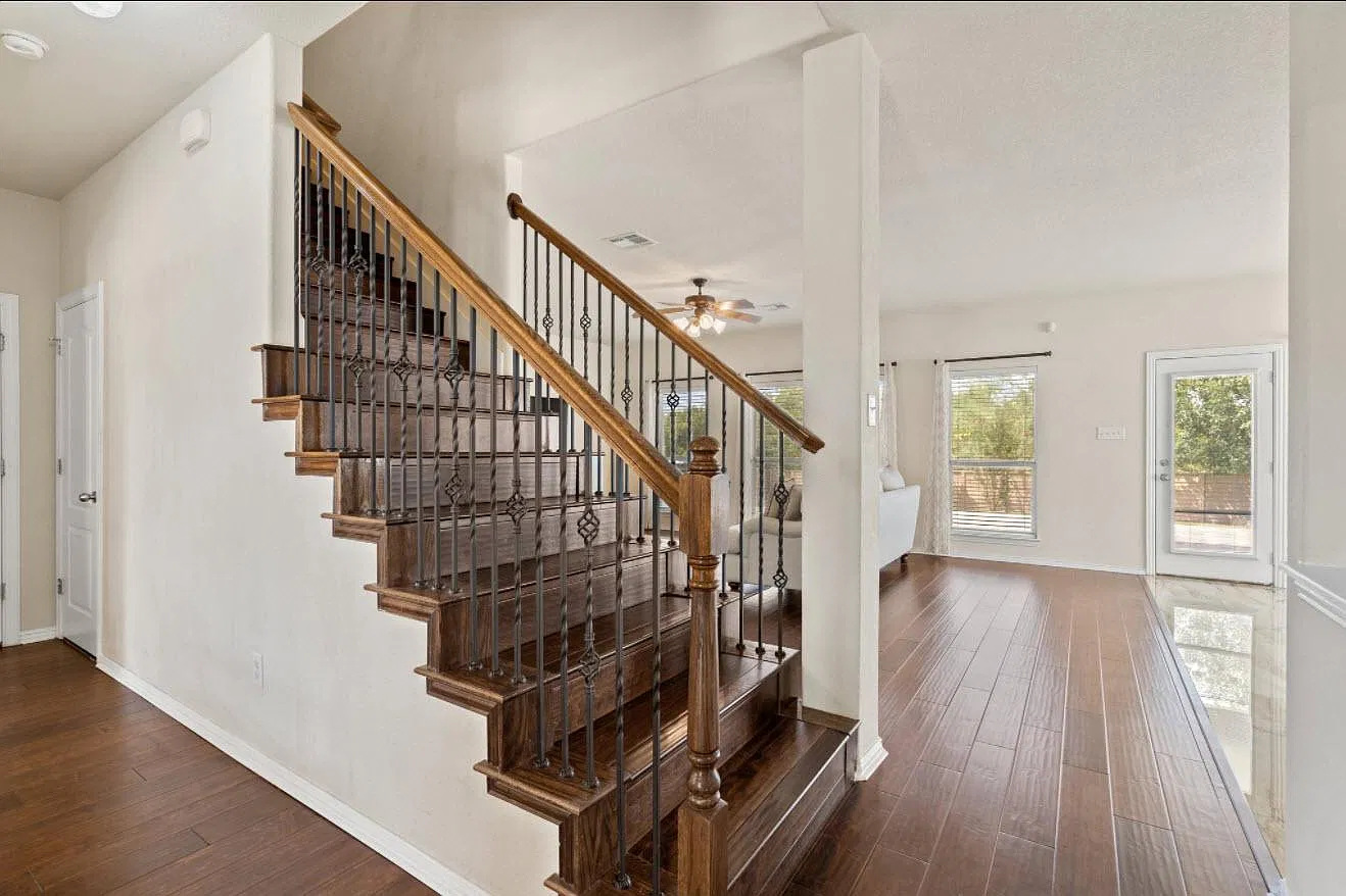 4 bed, 2.5 bath, 3203 sqft, $2,600 — Photo 4