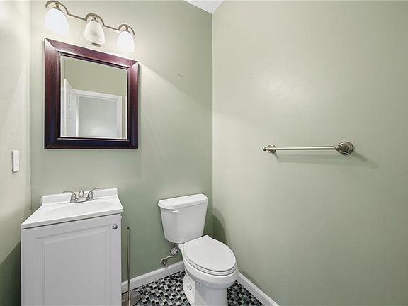 5th image of 1650 Huntcrest Way SW