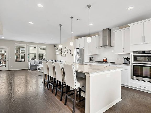 4th image of 3556 Irving Pl