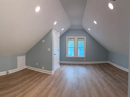 Building Photo - 3915 N Farwell Ave #3