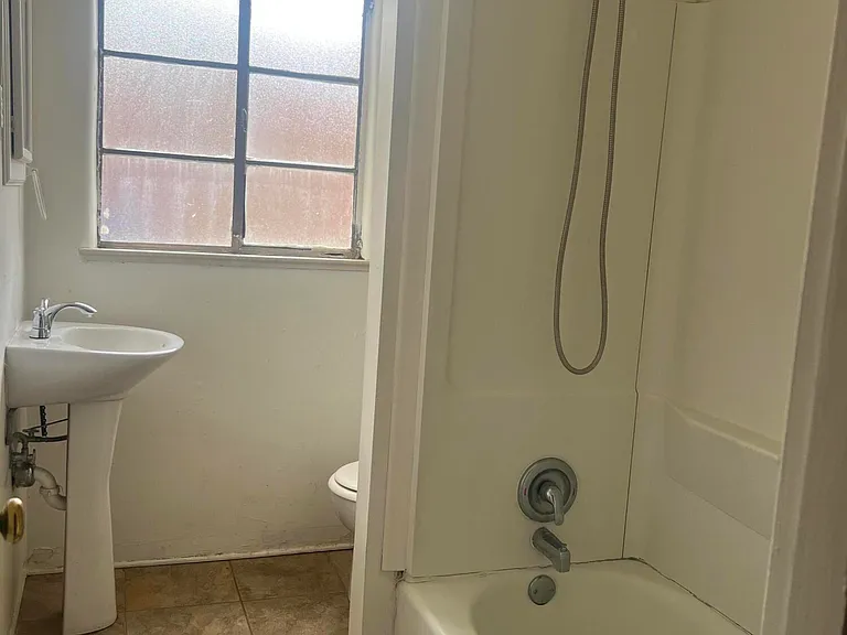 307 Madison St NE — Photo 17