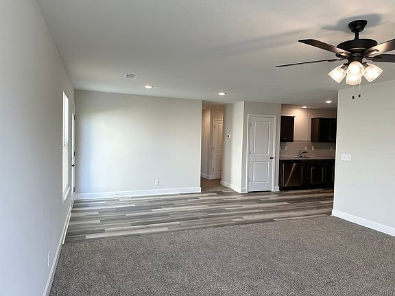 5th image of 309 SE Rose Garden Ln