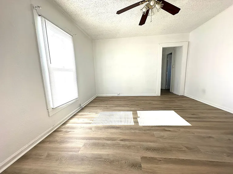 731 Vermont Ave — Photo 18