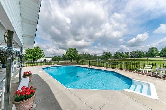 3rd image of 114 Emmanuel Dr