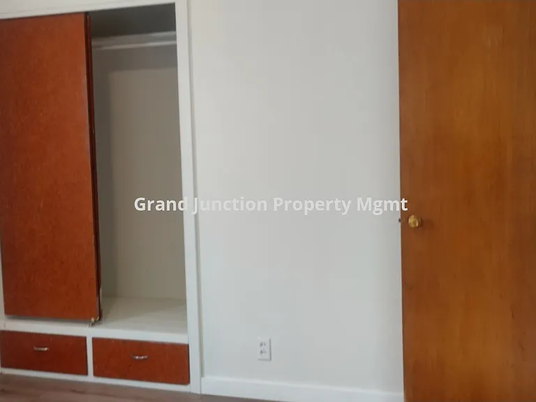 522 Compton St — Photo 23