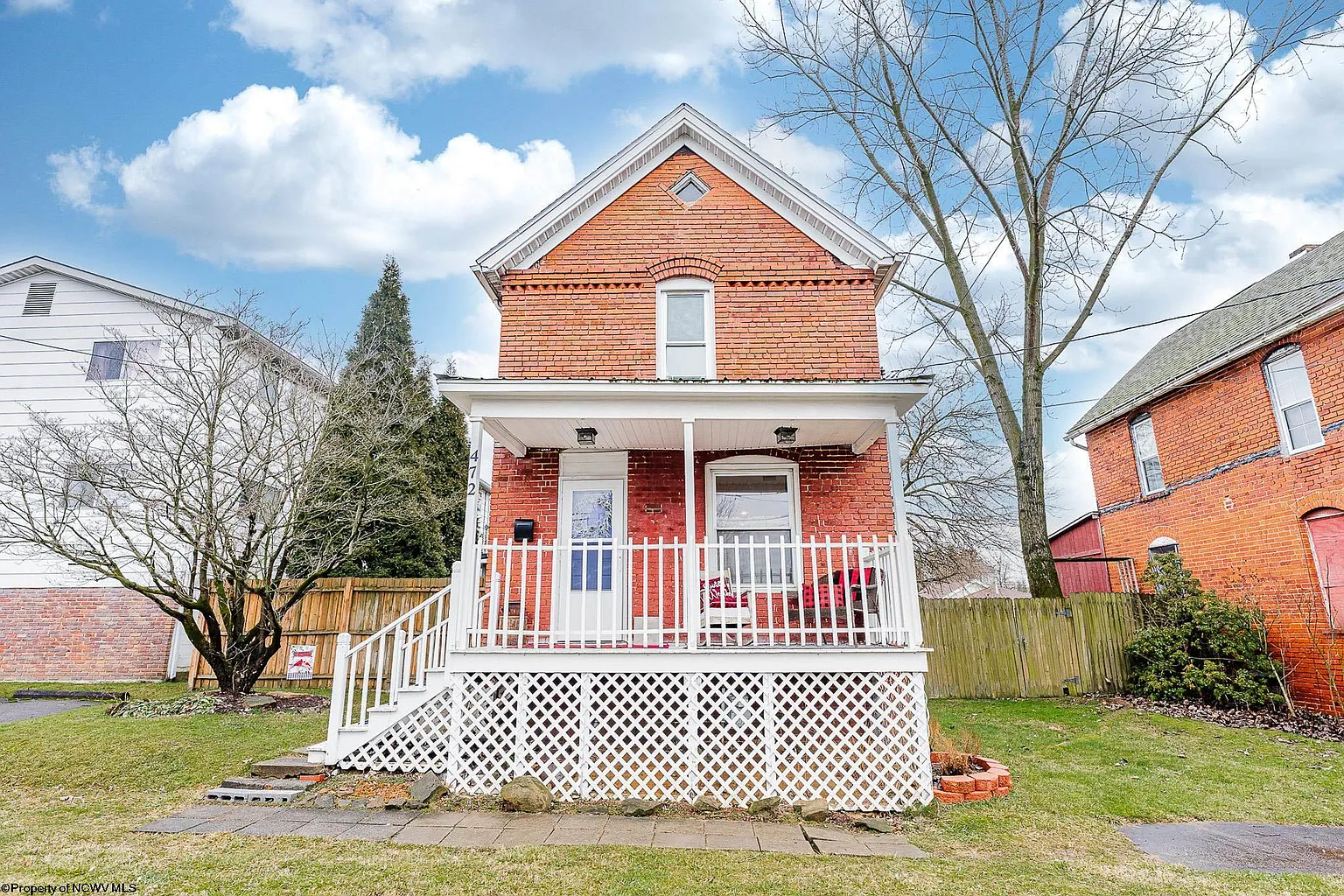 472 Herman Ave photo 1