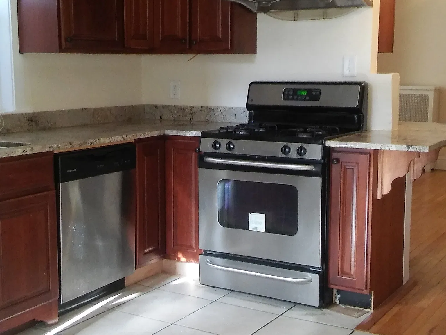 4 bed, 1500 sqft, $700 — Photo 4
