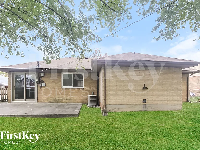 221 Grovewood Dr — Photo 15