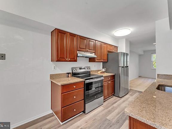 4th image of 5 Shady Hill Ct