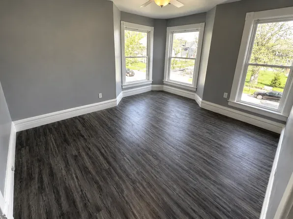 133 W 13th St APT 3, Davenport, IA 52803