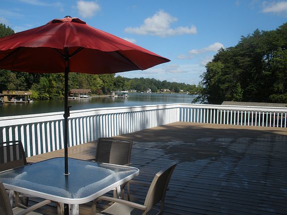 Upper dock party deck