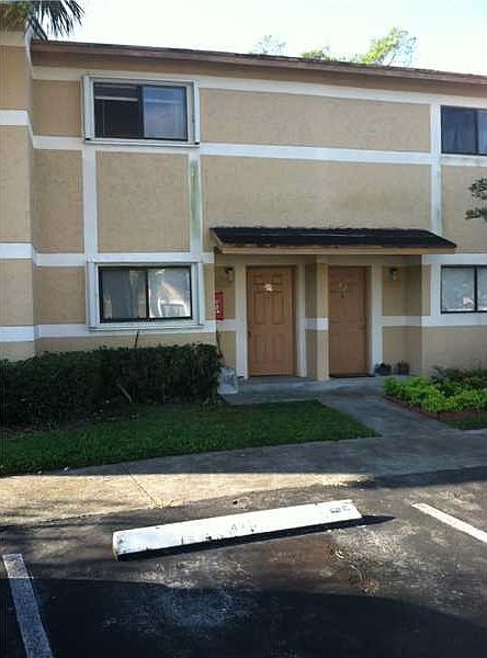 1st image of 9462 Palm Cir S