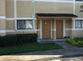 9462 Palm Cir S, Hollywood, FL 33025