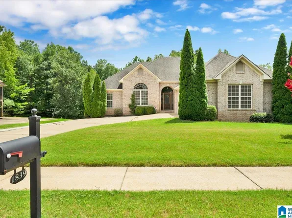 1839 Winnepeg Cir, Bessemer, AL 35022