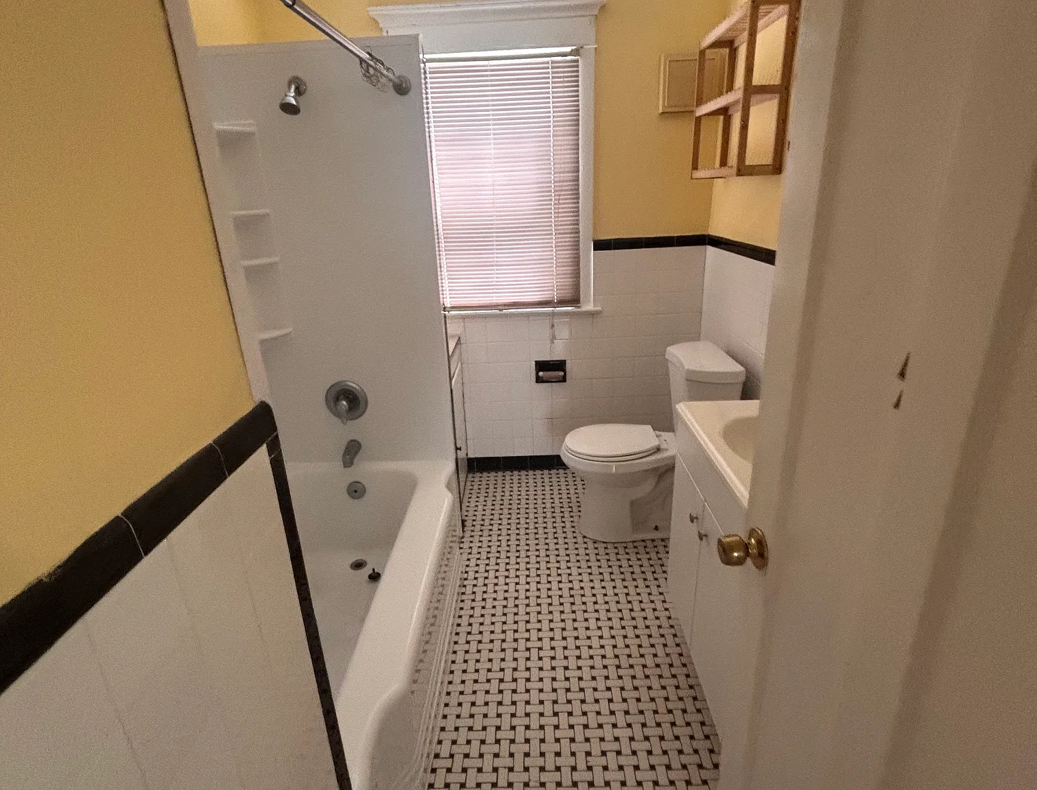 3 bed, 1400 sqft, $1,400 — Photo 3