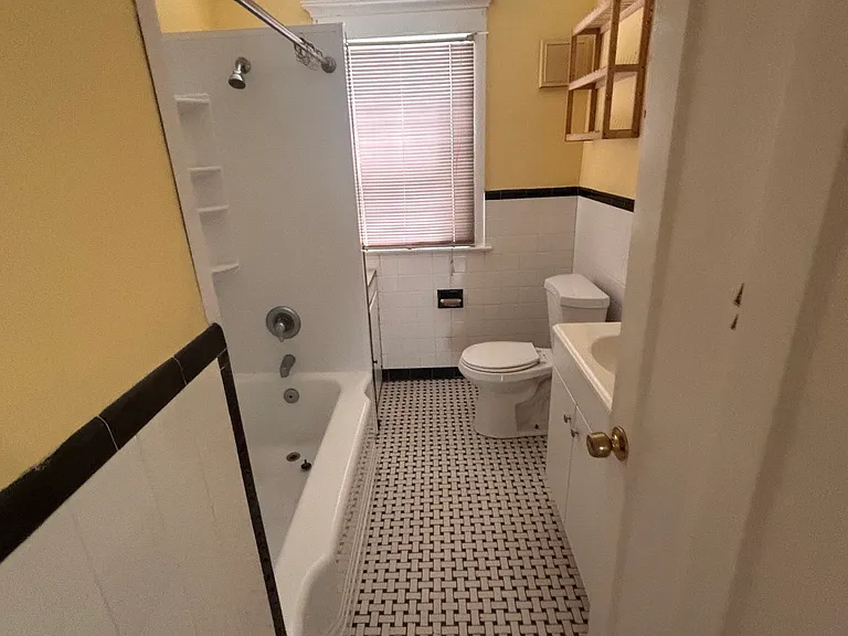 146 Stratford Rd #1 — Photo 3